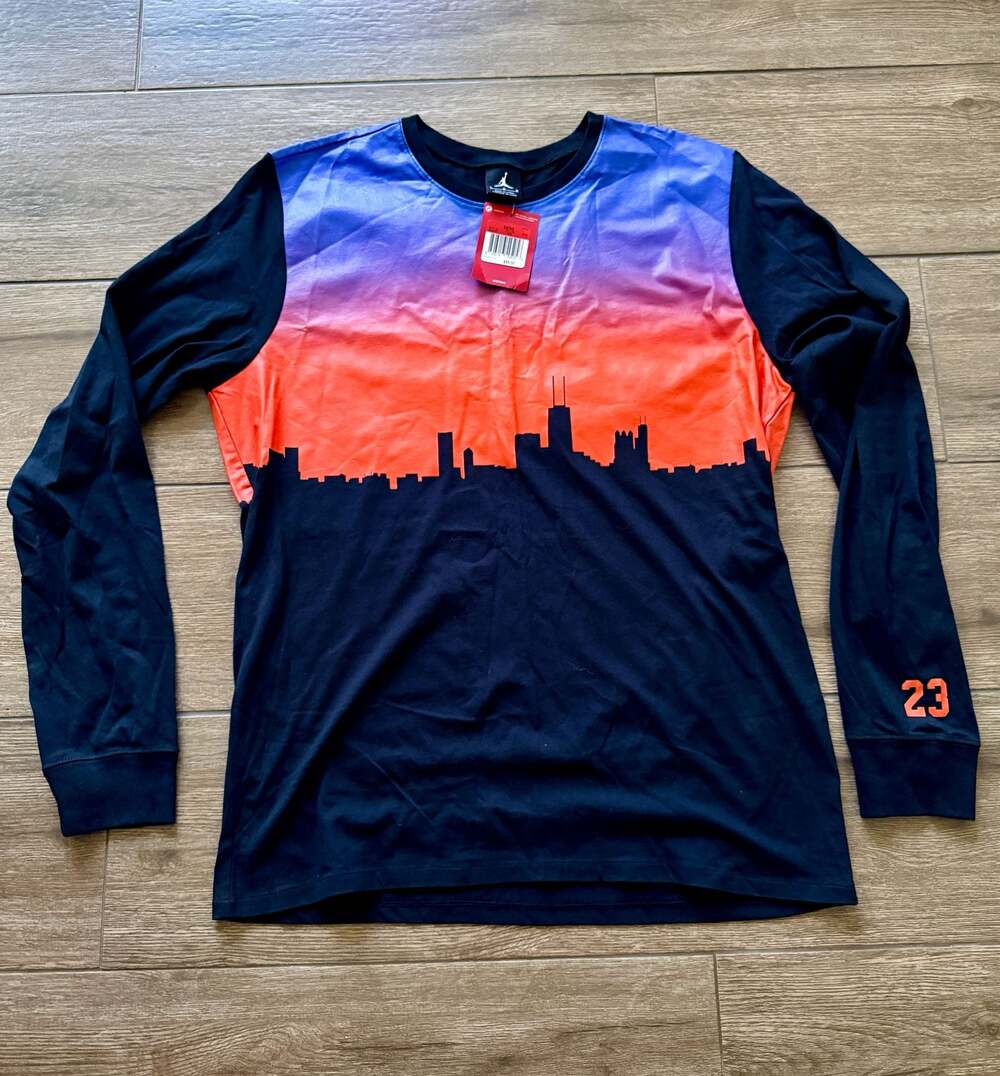 Air Jordan XXIX Photo Reel Chicago Skyline Long Sleeve Shirt 642457-010 Sz LG